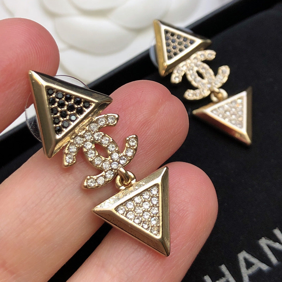 CHANEL 26S DOUBLE C LOGO TWO-TONE CRYSTAL TRIANGLE DROP EARRINGS IN GOLD METAL 631834