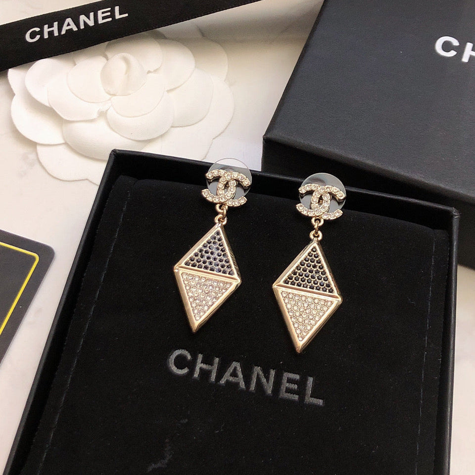 CHANEL 26S DOUBLE C LOGO TWO TONE PAVE CRYSTAL DIAMOND SHAPE DROP EARRINGS IN GOLD METAL 631833