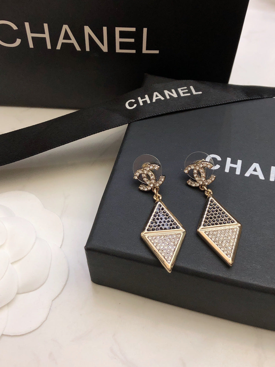CHANEL 26S DOUBLE C LOGO TWO TONE PAVE CRYSTAL DIAMOND SHAPE DROP EARRINGS IN GOLD METAL 631833