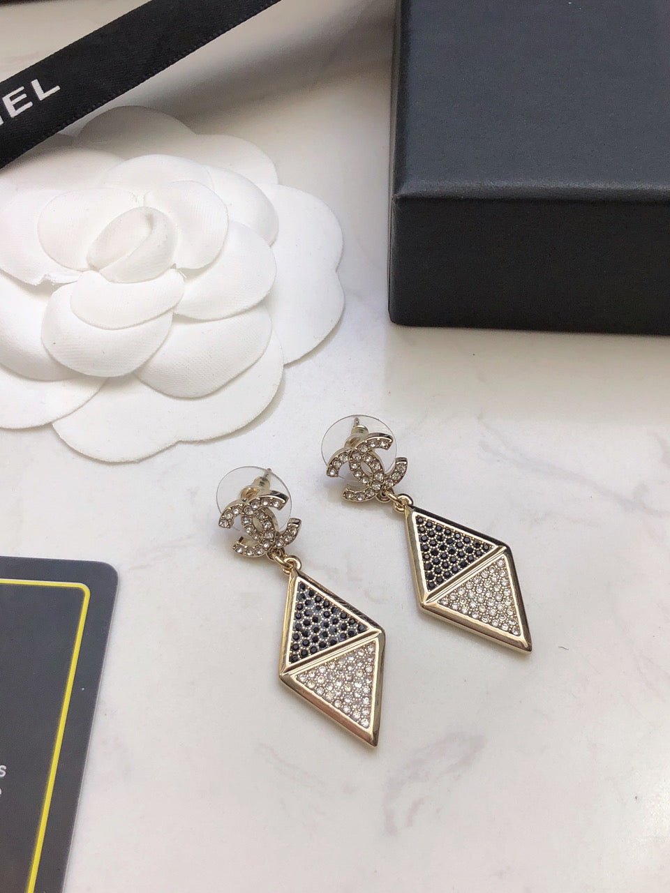 CHANEL 26S DOUBLE C LOGO TWO TONE PAVE CRYSTAL DIAMOND SHAPE DROP EARRINGS IN GOLD METAL 631833