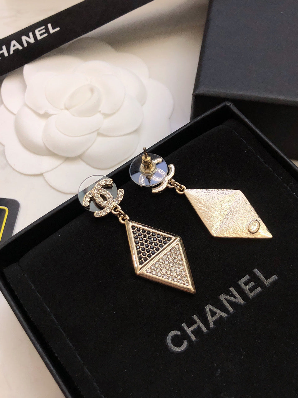 CHANEL 26S DOUBLE C LOGO TWO TONE PAVE CRYSTAL DIAMOND SHAPE DROP EARRINGS IN GOLD METAL 631833