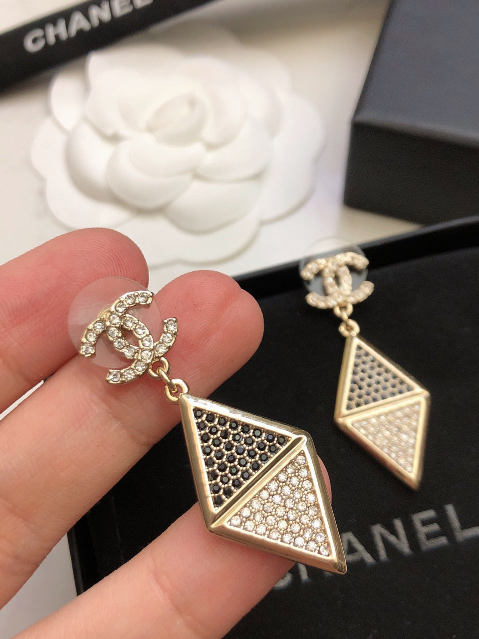 CHANEL 26S DOUBLE C LOGO TWO TONE PAVE CRYSTAL DIAMOND SHAPE DROP EARRINGS IN GOLD METAL 631833