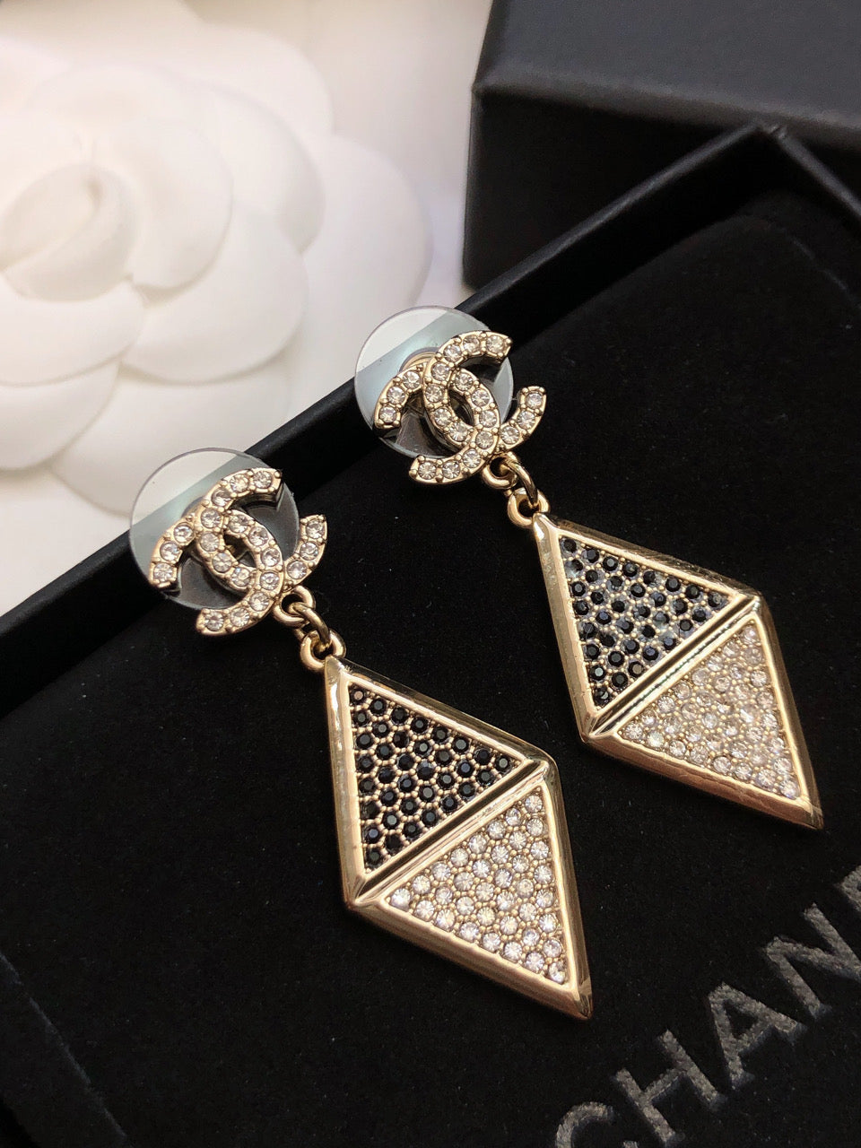 CHANEL 26S DOUBLE C LOGO TWO TONE PAVE CRYSTAL DIAMOND SHAPE DROP EARRINGS IN GOLD METAL 631833