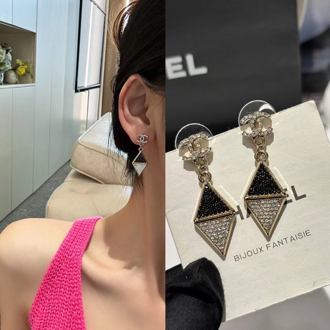 CHANEL 26S DOUBLE C LOGO TWO TONE PAVE CRYSTAL DIAMOND SHAPE DROP EARRINGS IN GOLD METAL 631833