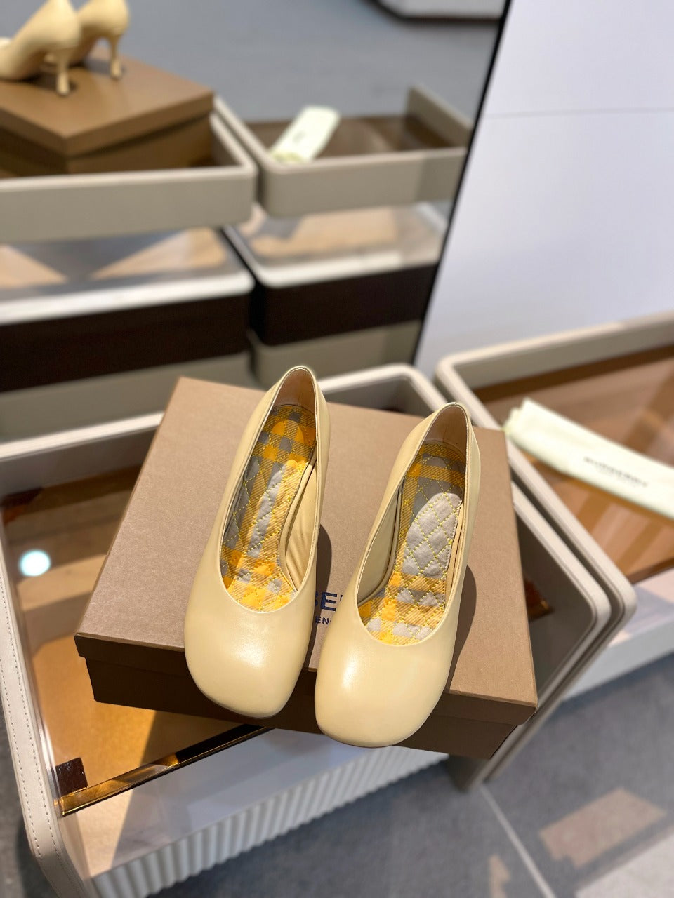BURBERRY 26S HIGH HEELS 85 MM IN LIGHT YELLOW CALFSKIN