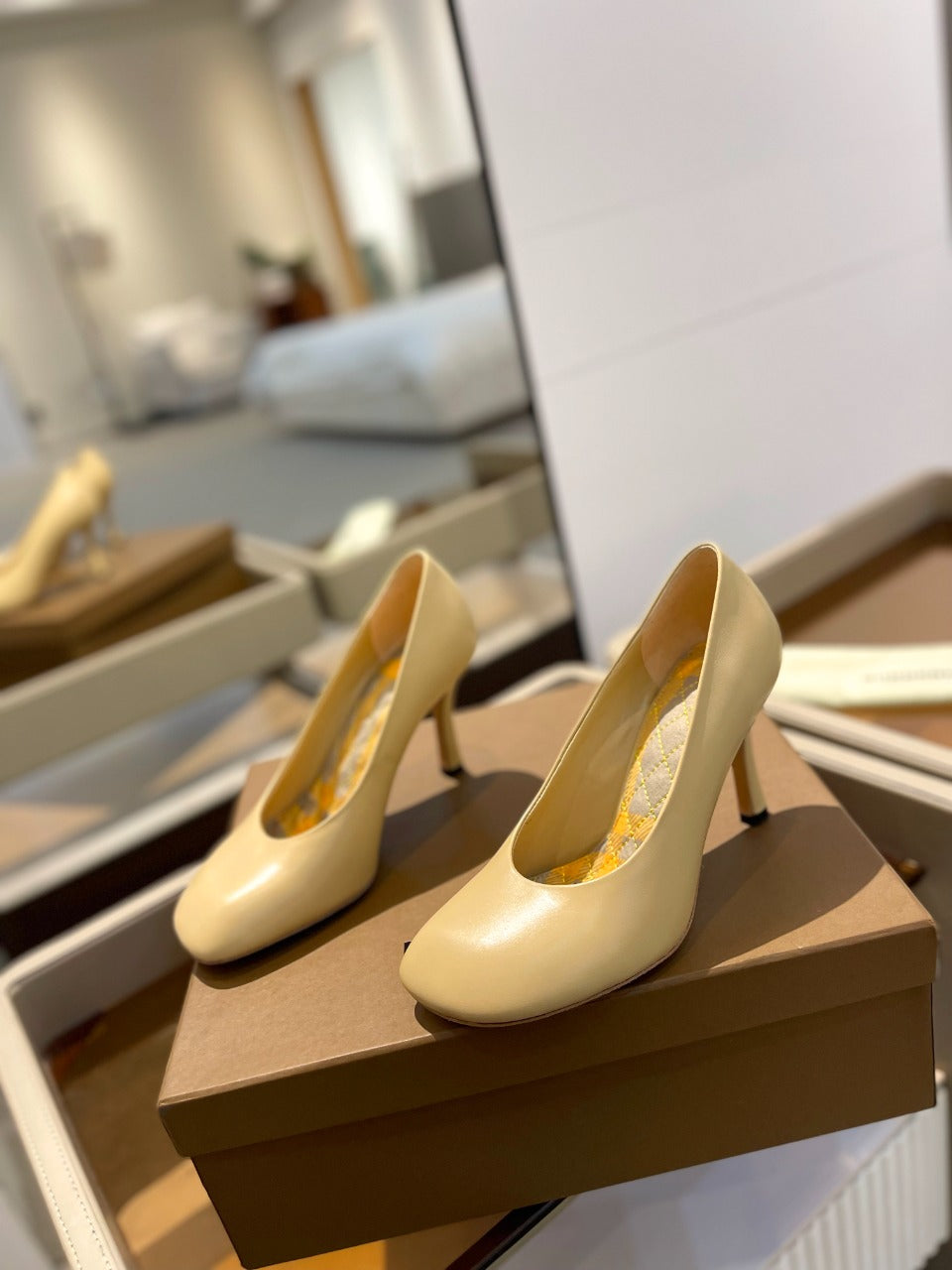 BURBERRY 26S HIGH HEELS 85 MM IN LIGHT YELLOW CALFSKIN