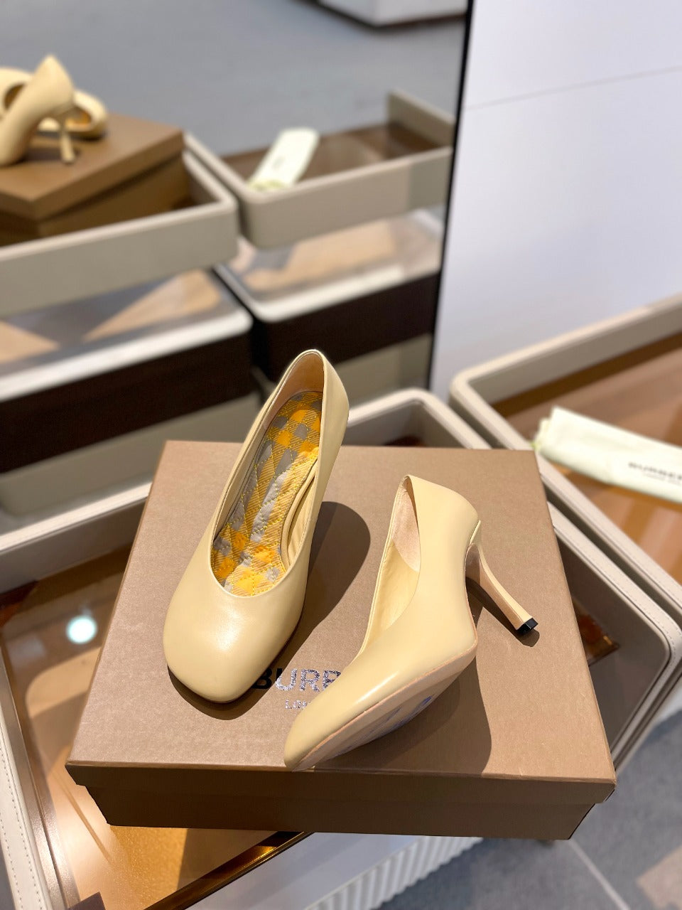 BURBERRY 26S HIGH HEELS 85 MM IN LIGHT YELLOW CALFSKIN