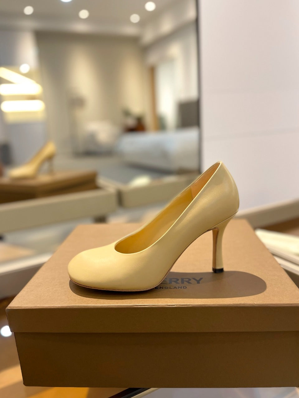 BURBERRY 26S HIGH HEELS 85 MM IN LIGHT YELLOW CALFSKIN