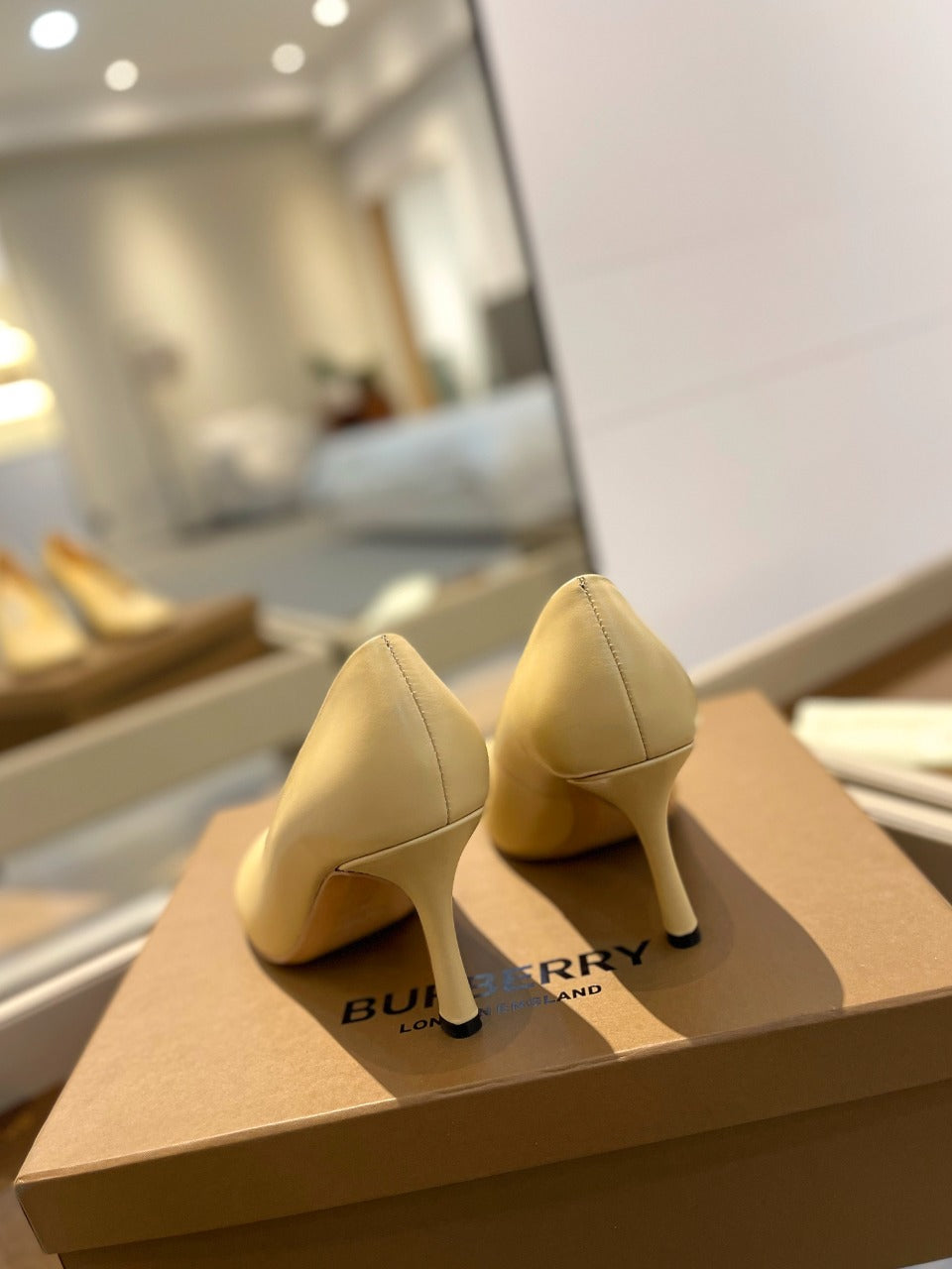BURBERRY 26S HIGH HEELS 85 MM IN LIGHT YELLOW CALFSKIN