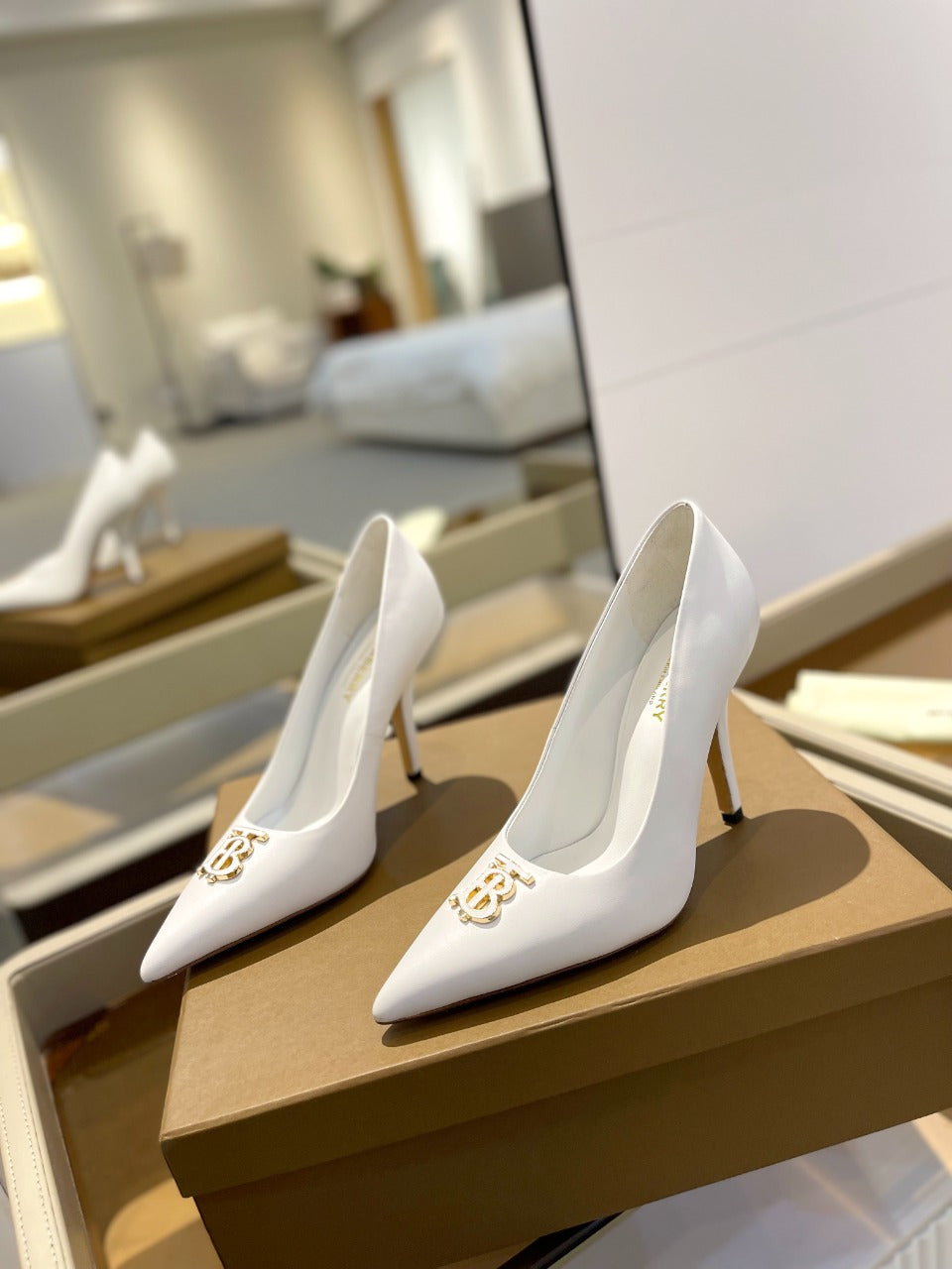 BURBERRY 26S HIGH HEELS 105 MM IN WHITE CALFSKIN WITH LOGO
