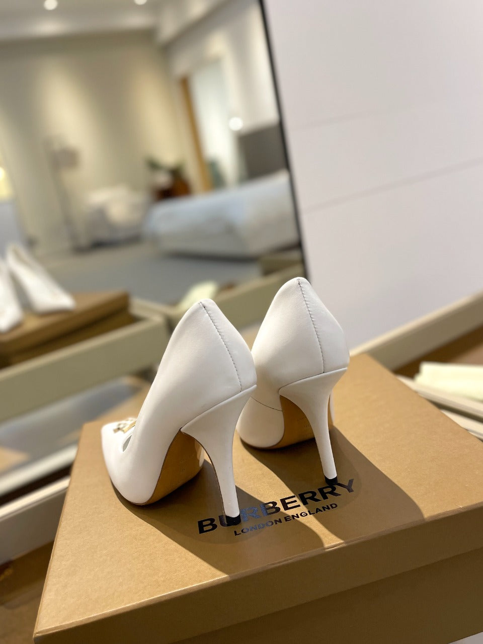 BURBERRY 26S HIGH HEELS 105 MM IN WHITE CALFSKIN WITH LOGO