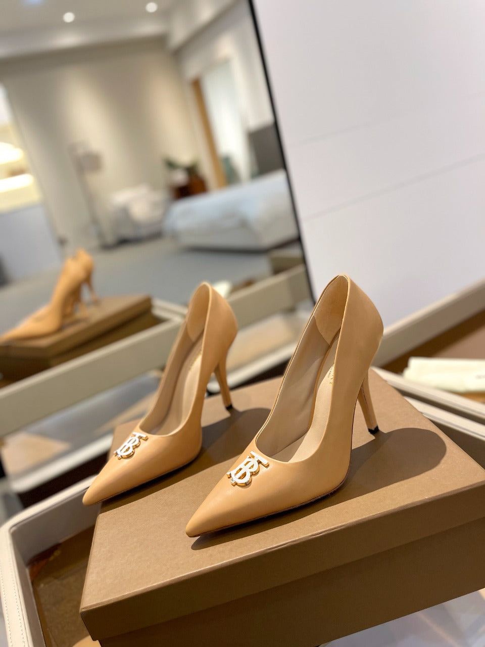 BURBERRY 26S HIGH HEELS 105 MM IN PALE BEIGE CALFSKIN WITH LOGO