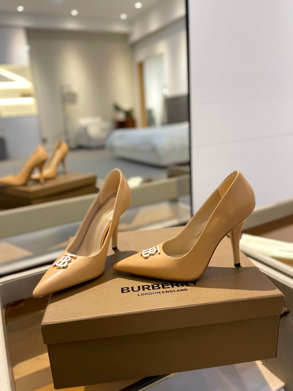 BURBERRY 26S HIGH HEELS 105 MM IN PALE BEIGE CALFSKIN WITH LOGO
