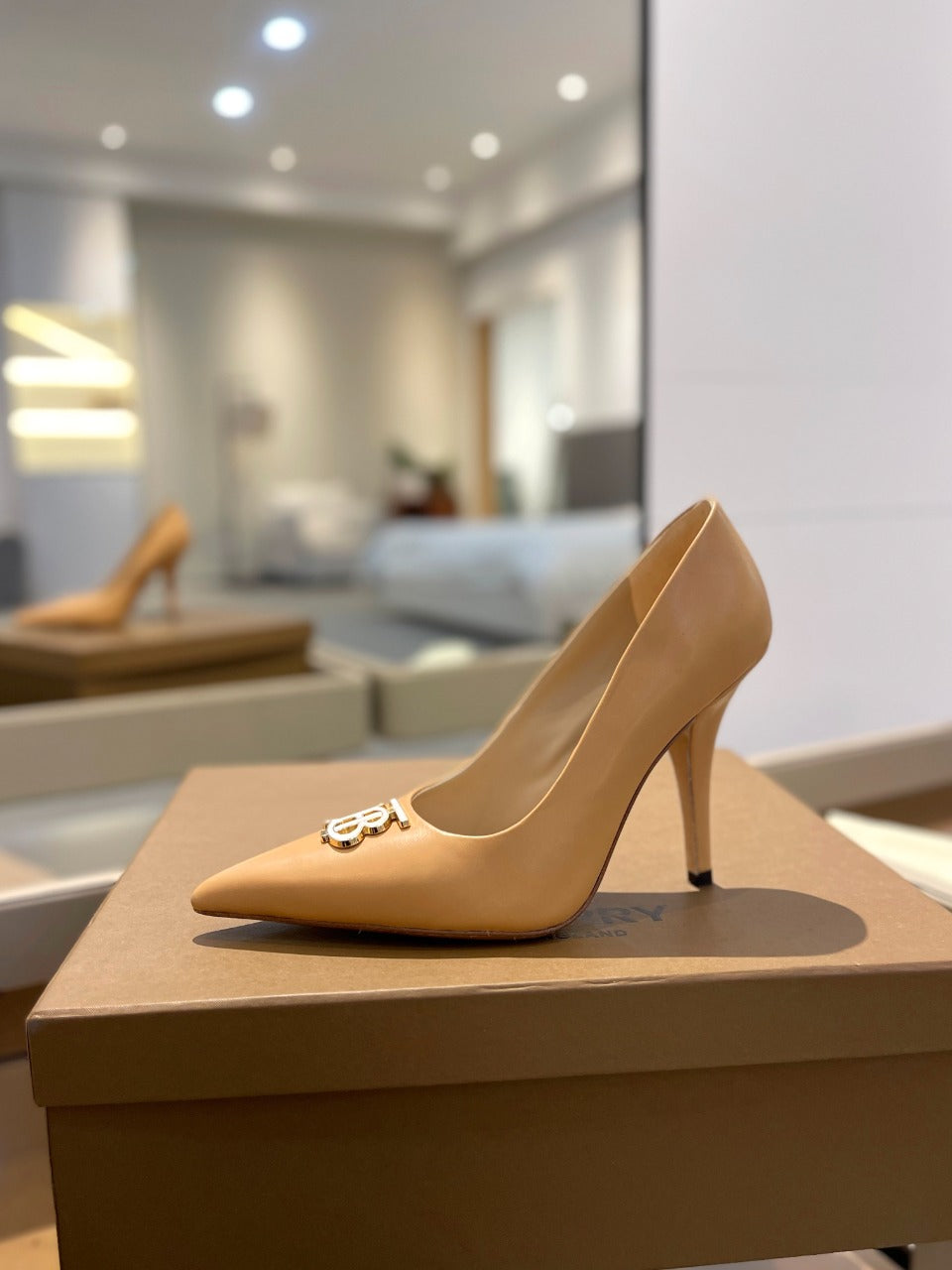 BURBERRY 26S HIGH HEELS 105 MM IN PALE BEIGE CALFSKIN WITH LOGO