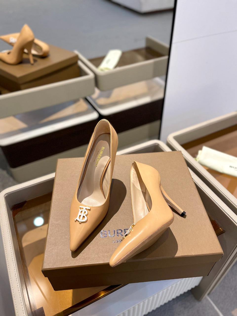 BURBERRY 26S HIGH HEELS 105 MM IN PALE BEIGE CALFSKIN WITH LOGO