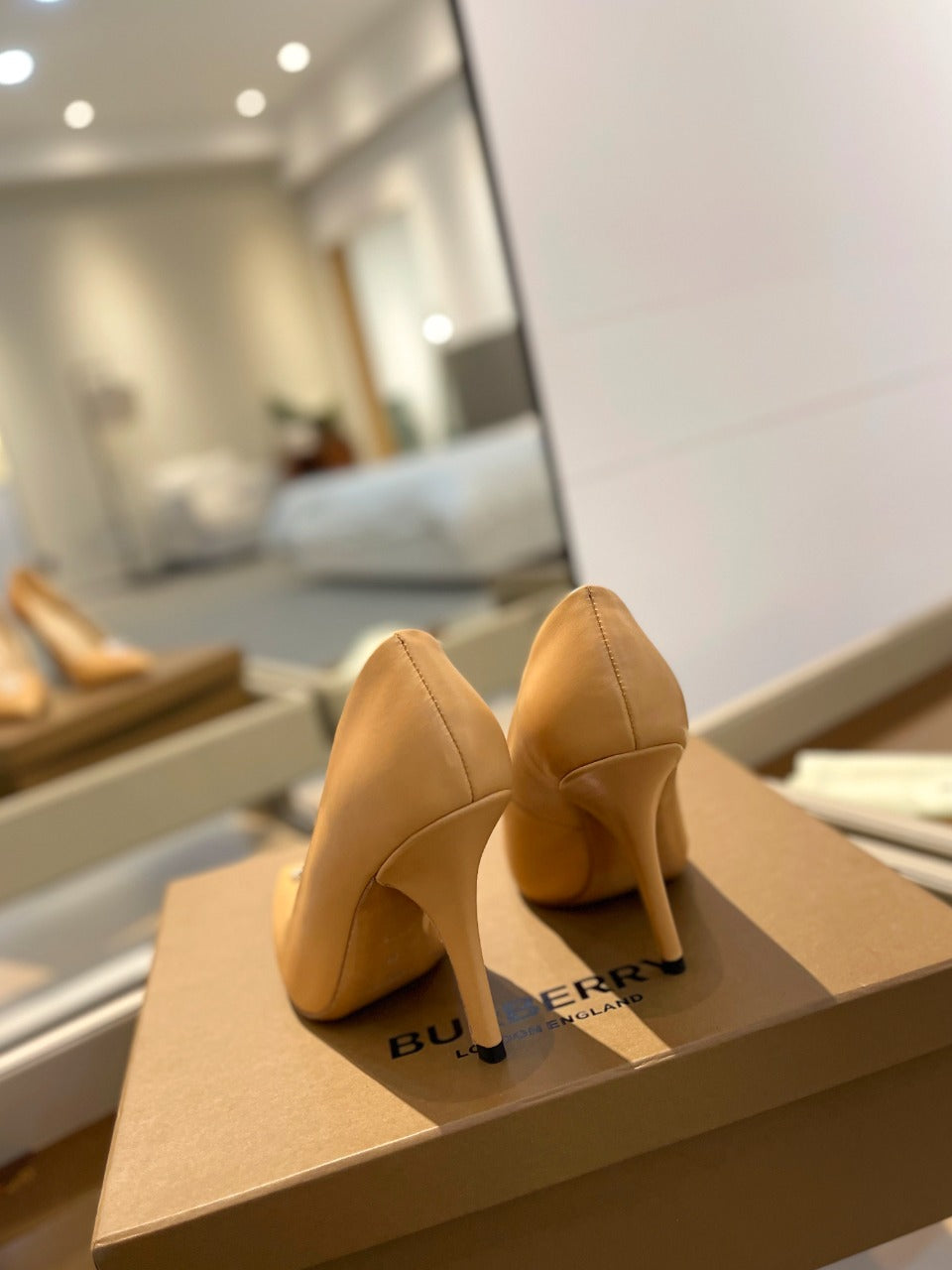 BURBERRY 26S HIGH HEELS 105 MM IN PALE BEIGE CALFSKIN WITH LOGO