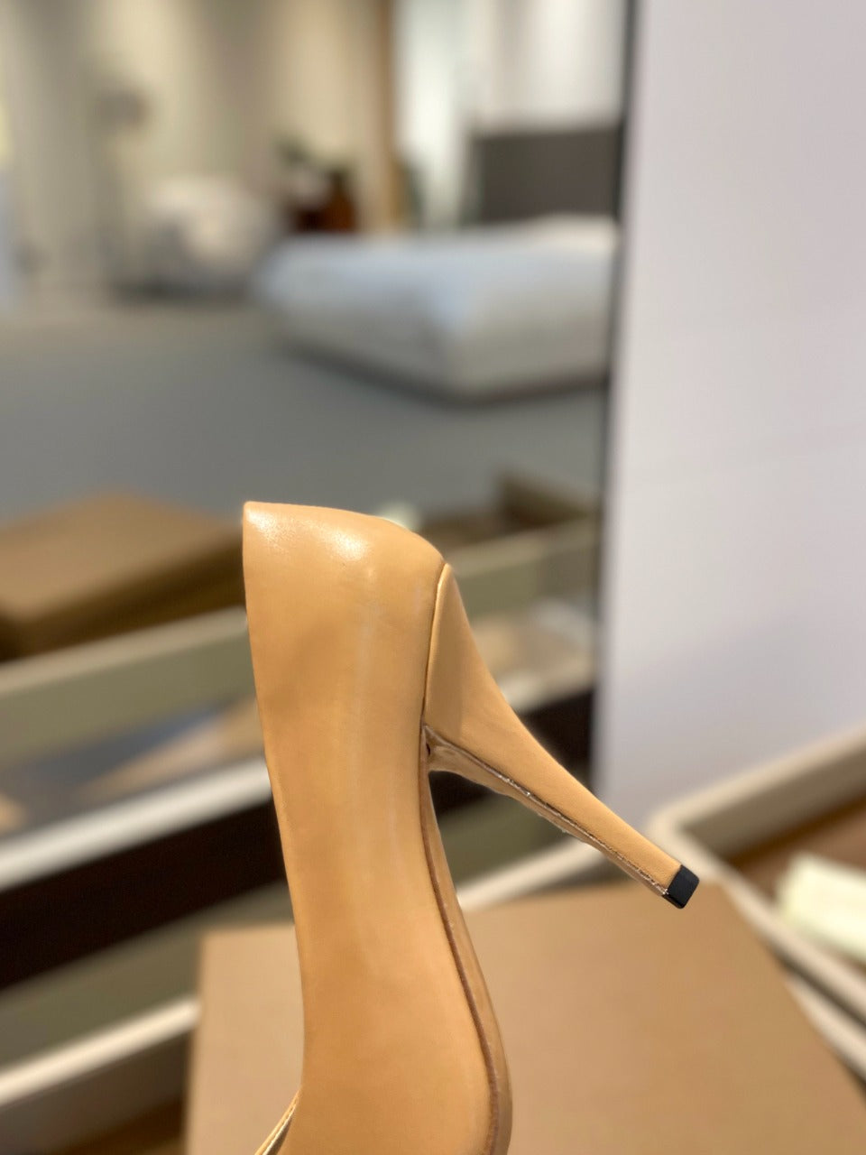 BURBERRY 26S HIGH HEELS 105 MM IN PALE BEIGE CALFSKIN WITH LOGO
