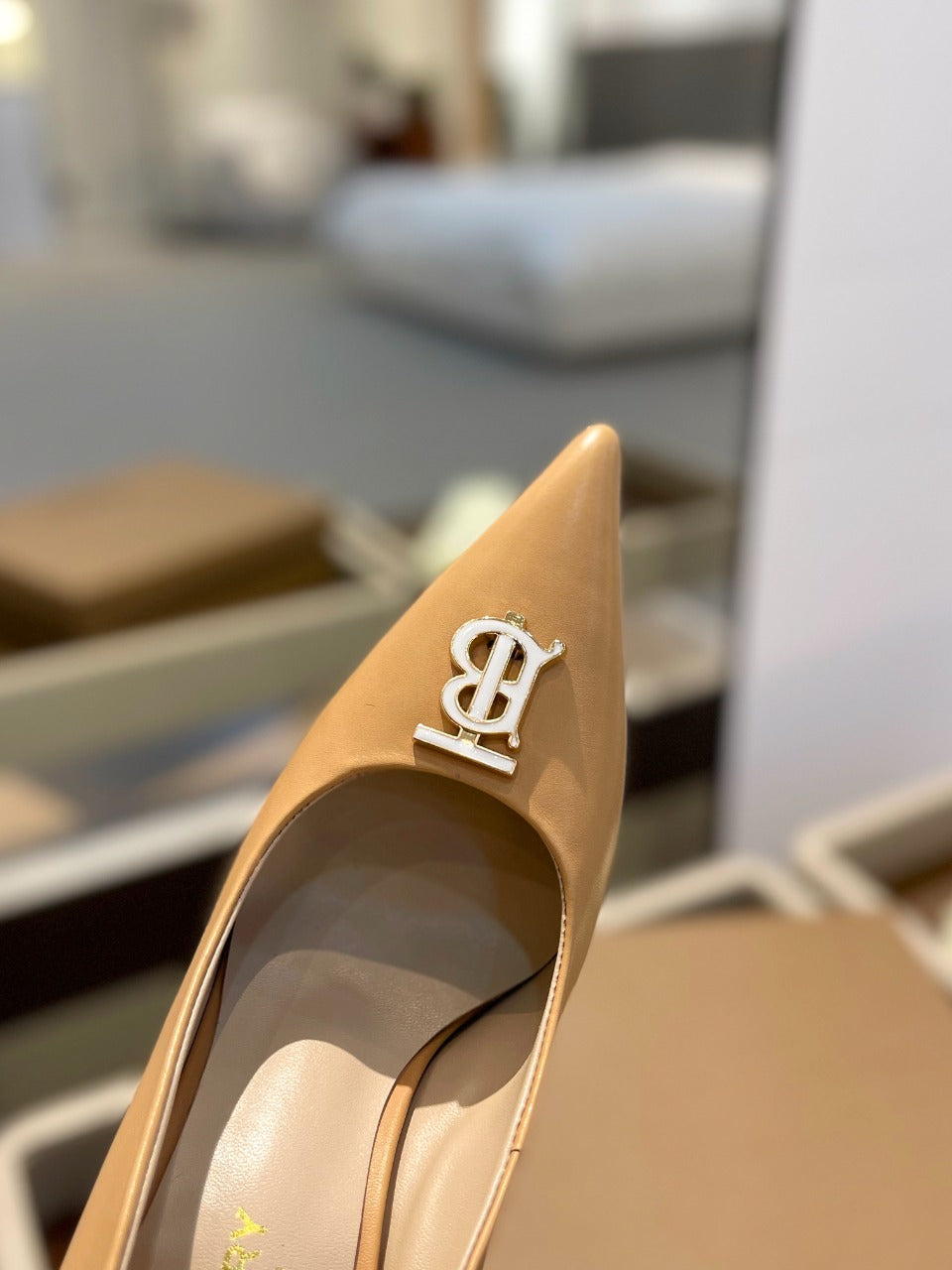 BURBERRY 26S HIGH HEELS 105 MM IN PALE BEIGE CALFSKIN WITH LOGO